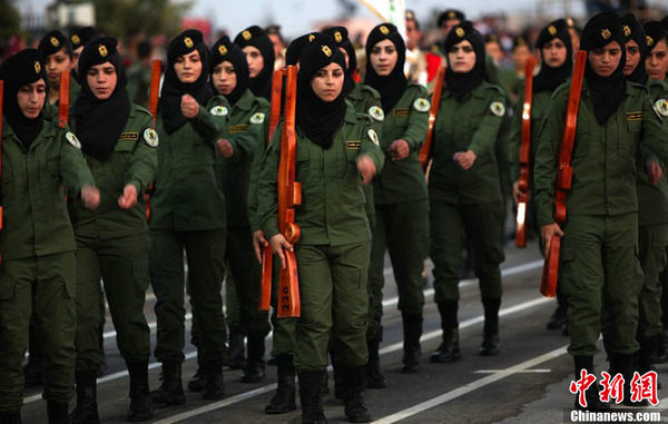 巴勒斯坦军事学院毕业典礼 第一批女兵获学士