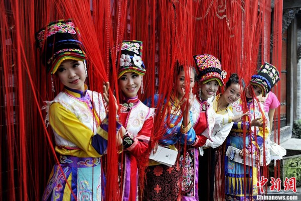 羌族美女助阵四川阿坝汶川智慧旅游启动仪式