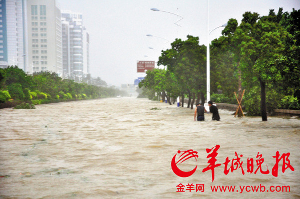 强台风天兔袭汕头 致海水倒灌城区内涝