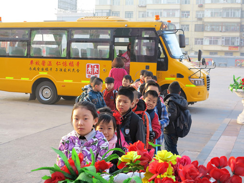 学生交通事故再引关注 校车安全总动员势在必