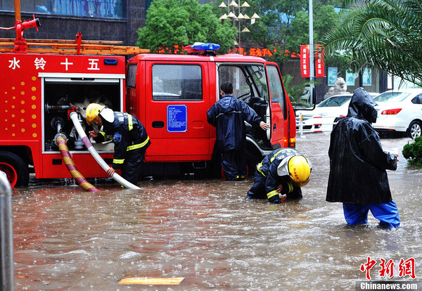 台风菲特影响江苏 沿海城市启东遭水淹