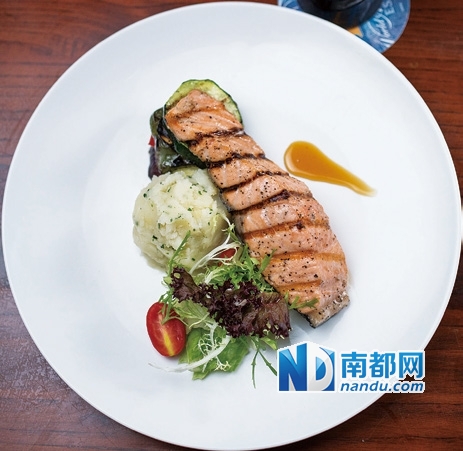 特色的爱尔兰威士忌三文鱼。