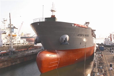 2万吨水泥自卸船下水