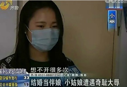 男扒女人内衣吸奶视频_内衣性感女人