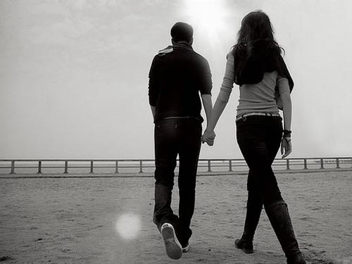 男人走路姿势 知他是否爱身边女人