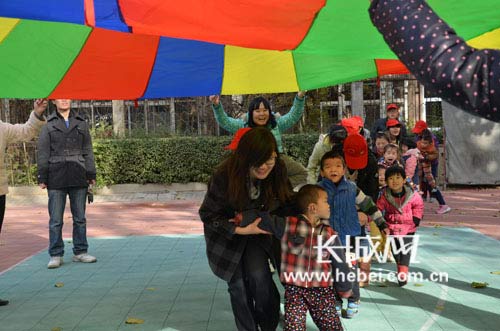 石市经贸大学经管学院志愿者开展暖冬行活动