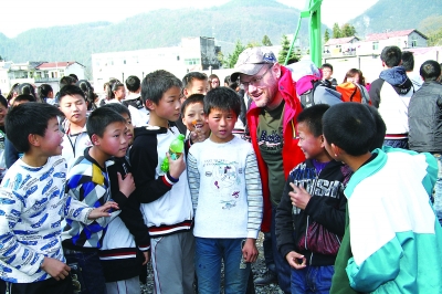 武汉为明实验学校牵手农村伢