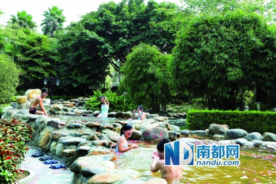 在千年圣水中顿悟人生