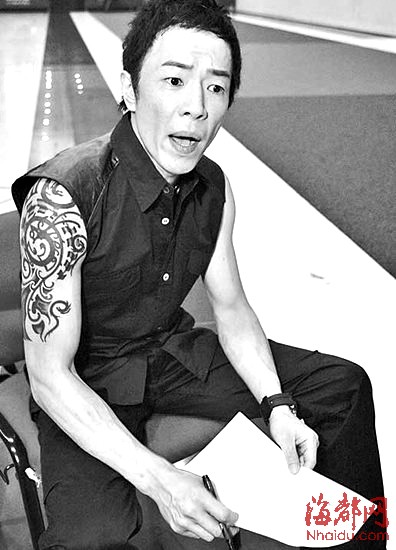 父亲打母打朱茵黄贯中称要杀父