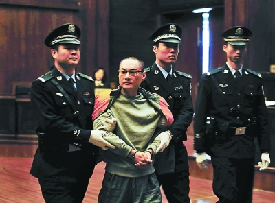 李某因犯数罪被人民法院依法判处有期徒刑20年,服刑13年后被假释.