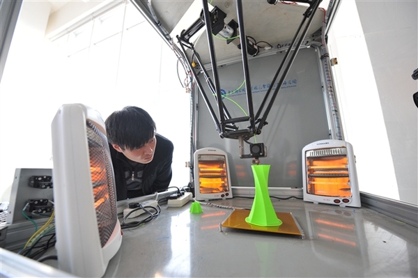 中国首个3D打印并联机器人在重庆诞生