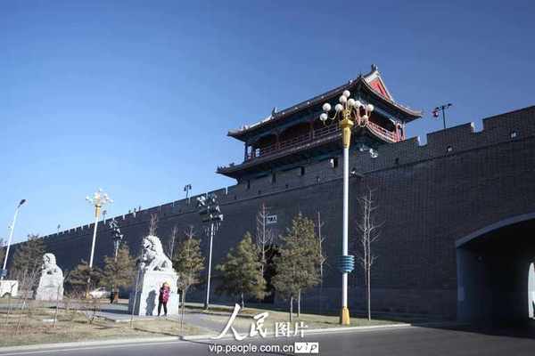 2013年12月3日拍摄的位于河北省张家口市宣化区宣化古城的拱极楼。