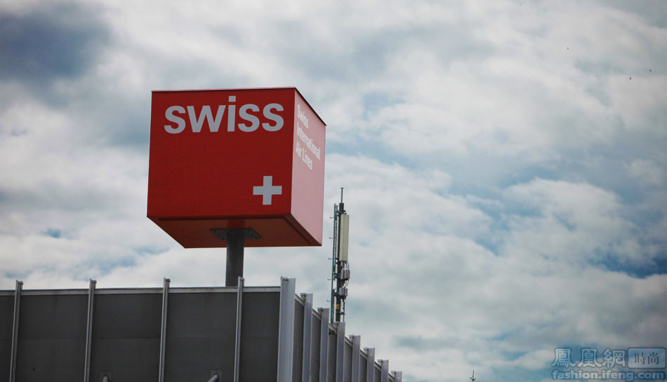 特斯拉续航里程_人均铁路里程(2)