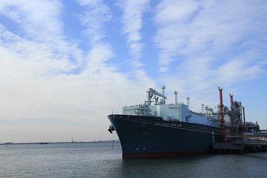 中国海油国内首个浮式液化天然气项目投产