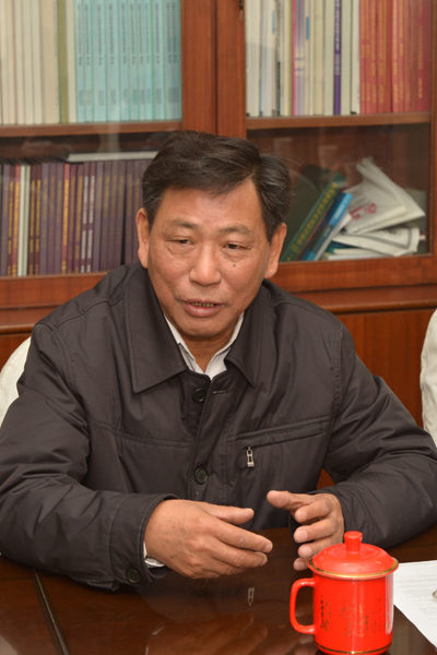 校领导祝贺杨善林教授当选中国工程院院士