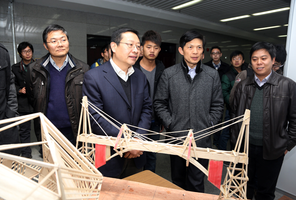 我校举办大学生创新实践基地优秀成果汇展(12