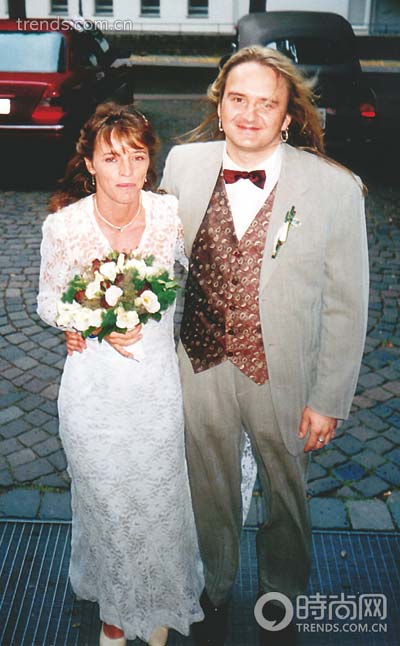 1992年7月22日，多丽丝与克劳斯之子斯万迎娶多罗。