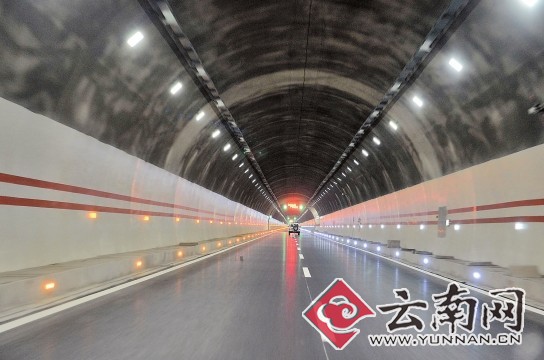 飞速科技公司 b9215876-33c7-4476-ade9-41b2da37db83.jpg