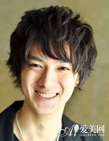 男生<em>锡纸</em>烫<em>发型</em>图片 时尚不失魅力 - 瑰丽网|瑰