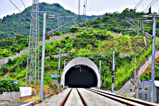 厦深铁路通车 我国四纵高铁网基本贯通|铁路