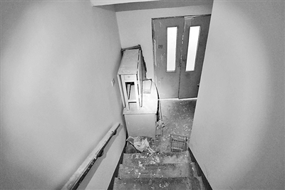 楼道垃圾为啥两月不清理|小区|物业