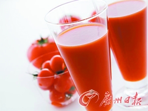 　　蜂蜜番茄汁能增强食欲、促进消化。（资料图片）