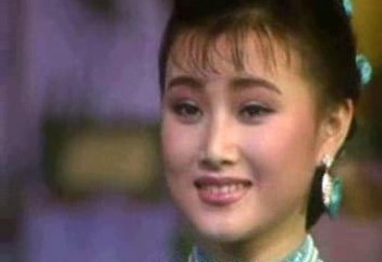 　　1990年央视春晚 宋祖英演唱《小背篓》 （资料图）