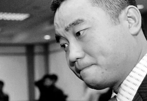 服刑副市长作假保外就医 逍遥牢外住豪宅开宝