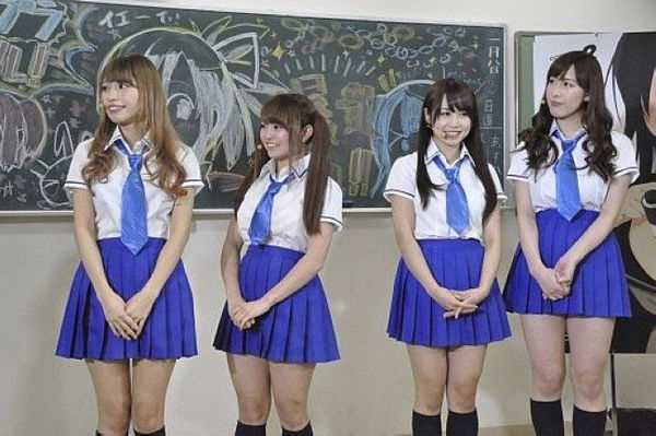 日本最无节操发布会 学生妹被当众<em>扒衣</em>|玩家|游