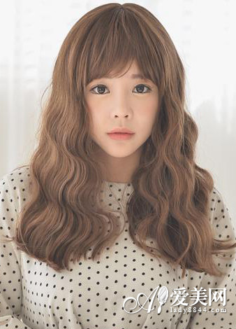 女生蛋卷烫发型图片 时尚韩风受热捧