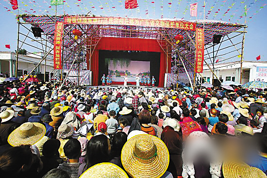 　　▲广东粤剧院的春班演出 郑迅 摄