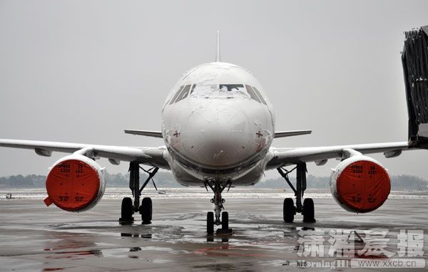 飞机场的飞机视频 d9306870-1216-4415-8e88-f1b1e769f1be.jpg