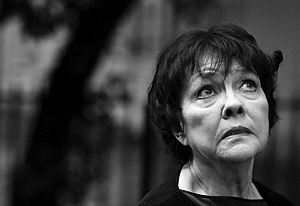 阿福玛杜琳娜在2012年与莫言一起获诺贝尔文学奖提名，获提名不久后去世。