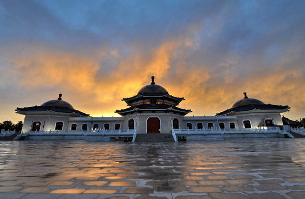 内蒙古鄂尔多斯成吉思汗陵旅游区（来源：鄂尔多斯旅游局资讯网）