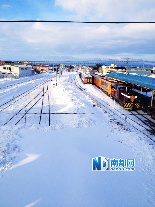 暖炉火车终点站全景。