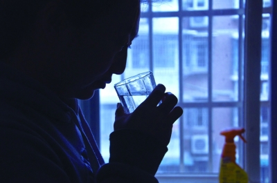 星沙8小区居民:自来水有腥臭味 洗澡浑身发痒