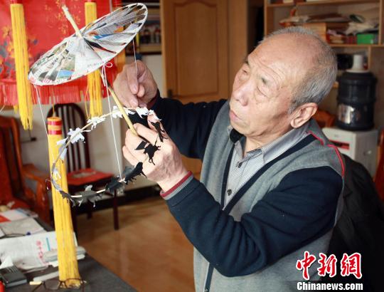 不让走马灯渐行渐远 七旬老人灯影里盼传承(图)