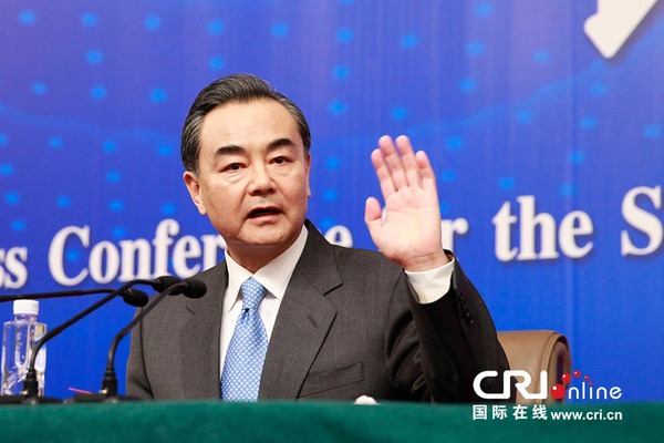 中国外长王毅首开记者会 从容应答手势丰富(高