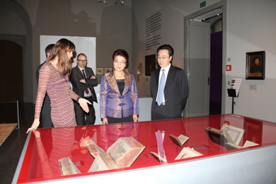 驻瑞士大使许镜湖参观瑞士国家博物馆|导游|游