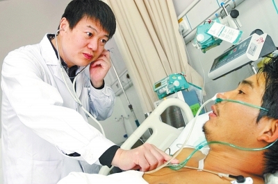 救不救他守住最后的希望|患者|摄影_凤凰资讯