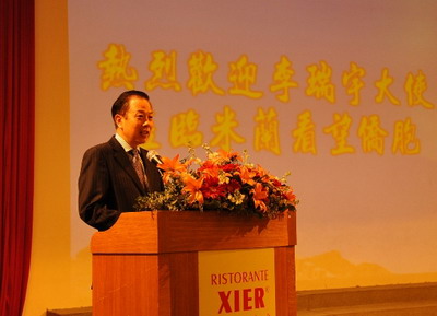 驻意大利大使李瑞宇走访意北部地区,向华侨华