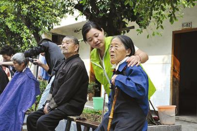 残疾人当义工 演绎完美人生|义工|老人