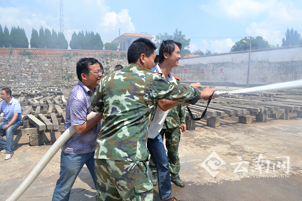 云南马龙消防深入辖区重点单位开展消防安全培