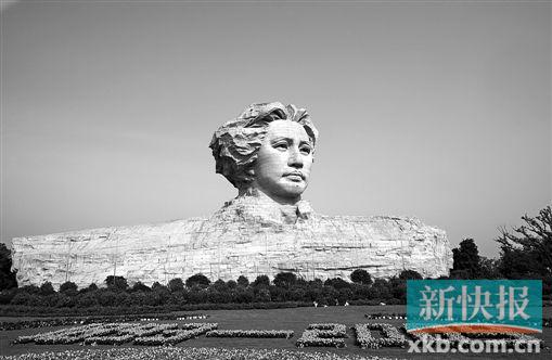 人旅游找不到可以缅怀的地方 广州公共雕塑缺