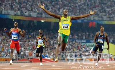 2008年北京奥运会上,博尔特在200米决赛中冲