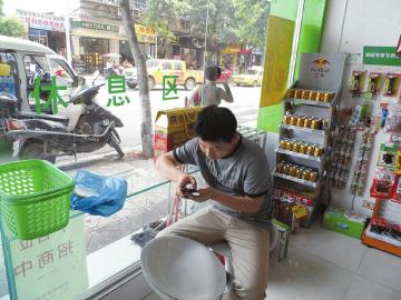 宜宾小小便利店 服务做到极限|信用卡|便利店