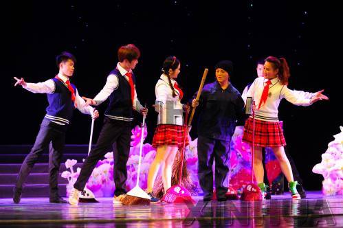 儿童舞台剧传导正能量|舞台剧|剧团_凤凰资讯