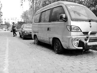 多小区存在僵尸车|小区|僵尸_凤凰资讯