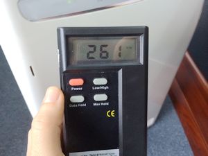 　　空气净化器（采用静电除尘净化模式）：距离净化器机身约50厘米