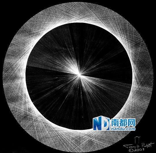 美国男子贾森&middot;帕吉特是目前世界上为数不多的手绘分形几何图画家，他能精准地画出所看物体的分形几何图，而图形完全符合数学原理。